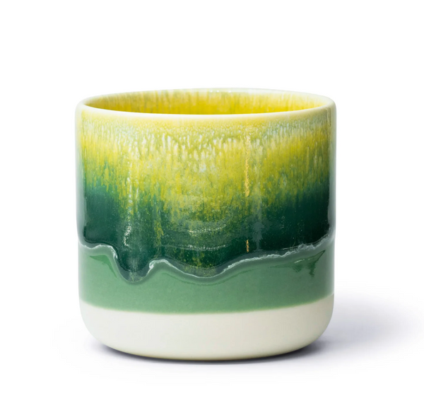 grüner Keramikbecher